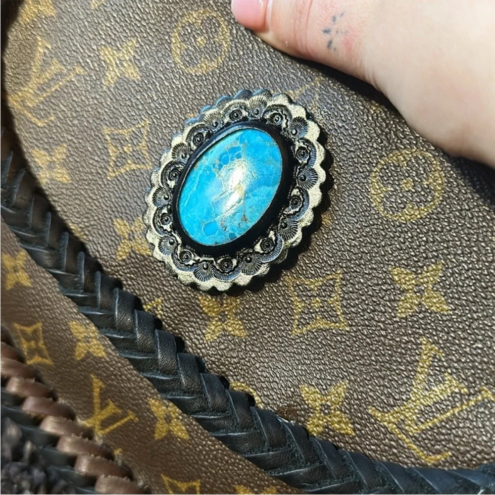 Lv world traveler bag with turquoise pendant vbb - Picture 8 of 10